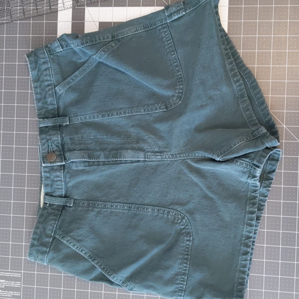 Universal thread carpenter shorts
